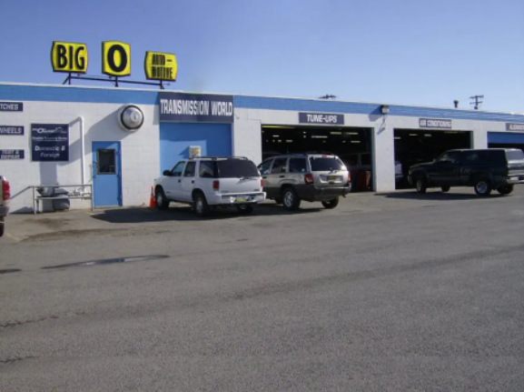 Big O's Automotive storefront service bays